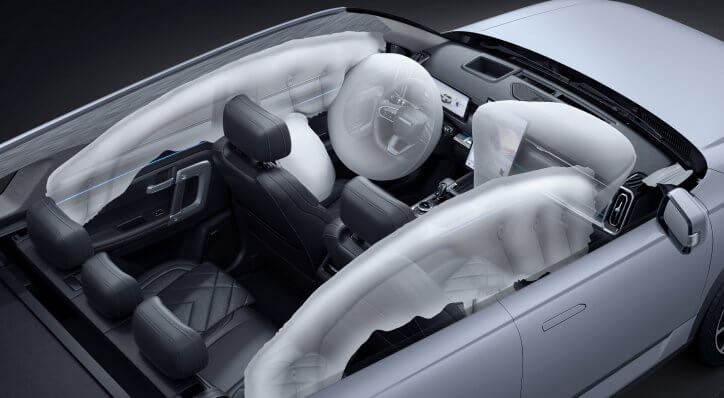 8 Airbags Der JAECOO 7 ist mit 8 modernen Airbags ausgestattet, die alle Passagiere zuverlässig schützen. Front-, Seiten-, Vorhang- und Knieairbags arbeiten zusammen, um das Verletzungsrisiko bei Unfällen deutlich zu verringern. Damit setzt der SUV neue Maßstäbe in puncto Insassensicherheit und schafft ein hohes Maß an Vertrauen bei jeder Fahrt.