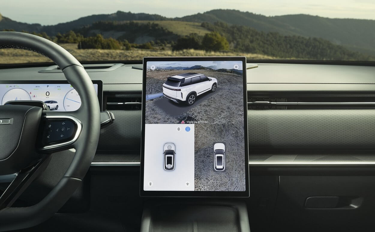 Der JAECOO 7 Super Hybrid bietet eine Vielzahl intelligenter Fahrerassistenzfunktionen, die Sicherheit auf jeder Etappe der Reise gewährleisten. Ausgestattet ist er unter anderem mit adaptivem Tempomat, Totwinkelüberwachung, Spurverlassenswarnung sowie einem 540°-Kamerasystem, das Ihnen ermöglicht, den Bereich rund um das Fahrzeug und sogar darunter einzusehen.